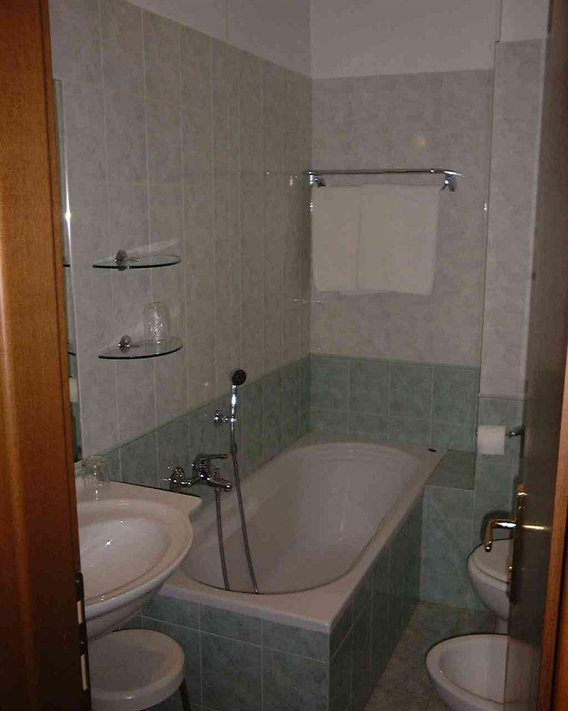 Hotel Johnny Milánó Kültér fotó
