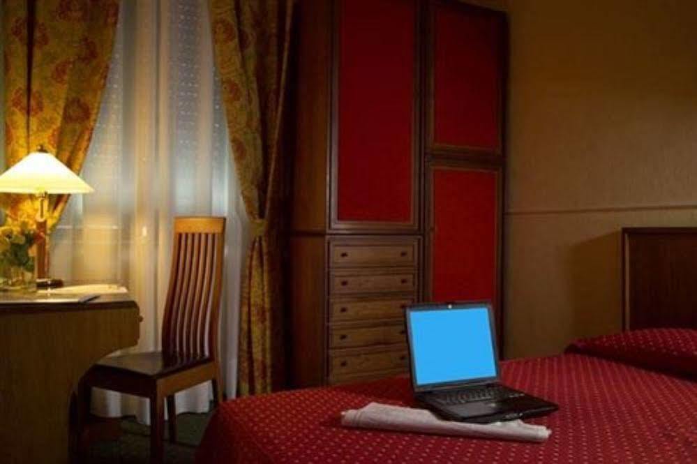 Hotel Johnny Milánó Kültér fotó