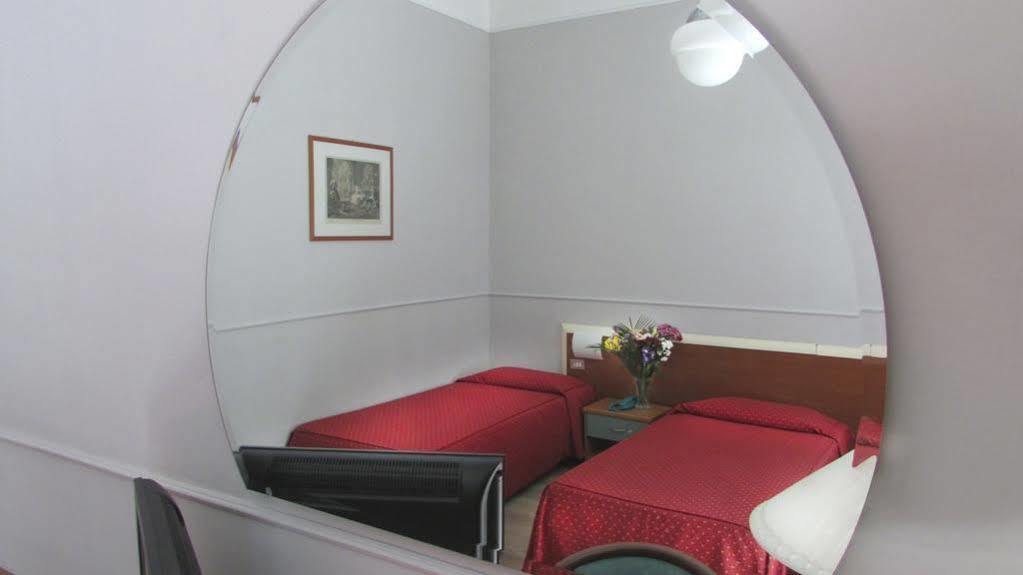 Hotel Johnny Milánó Kültér fotó