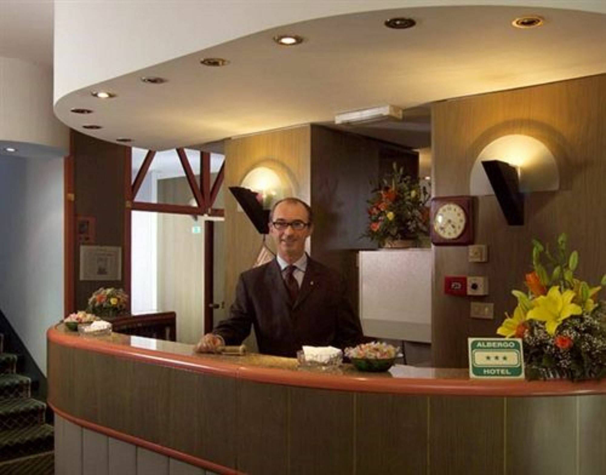 Hotel Johnny Milánó Kültér fotó